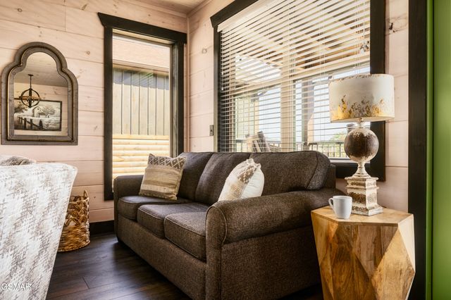 3037 Ridge Top Resort Way, Pigeon Forge, TN 37863