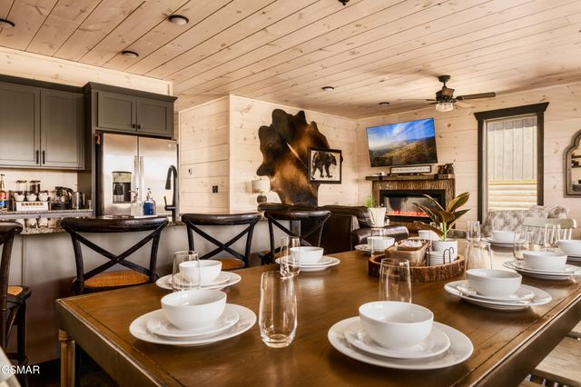 3037 Ridge Top Resort Way, Pigeon Forge, TN 37863