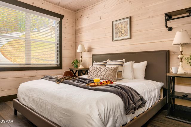 3037 Ridge Top Resort Way, Pigeon Forge, TN 37863