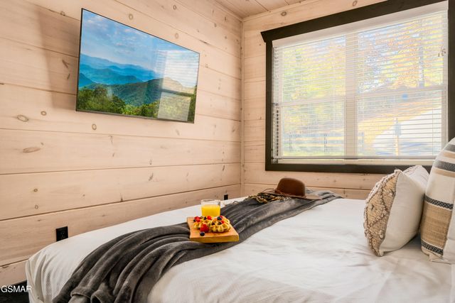 3037 Ridge Top Resort Way, Pigeon Forge, TN 37863