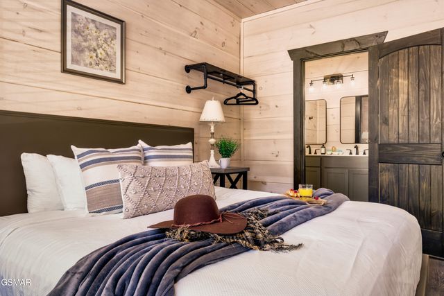 3037 Ridge Top Resort Way, Pigeon Forge, TN 37863