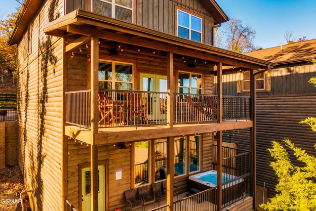3037 Ridge Top Resort Way, Pigeon Forge, TN 37863