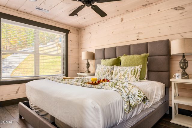 3037 Ridge Top Resort Way, Pigeon Forge, TN 37863