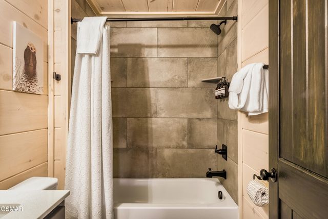 3037 Ridge Top Resort Way, Pigeon Forge, TN 37863