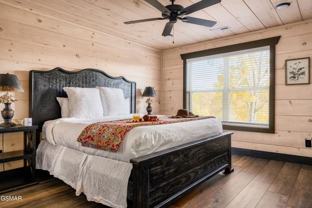 3037 Ridge Top Resort Way, Pigeon Forge, TN 37863