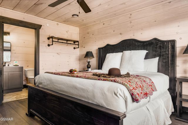 3037 Ridge Top Resort Way, Pigeon Forge, TN 37863