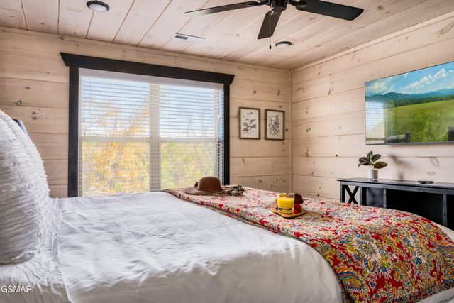 3037 Ridge Top Resort Way, Pigeon Forge, TN 37863