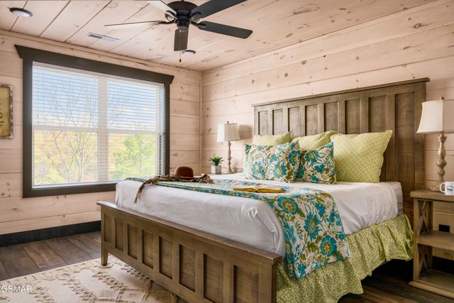 3037 Ridge Top Resort Way, Pigeon Forge, TN 37863