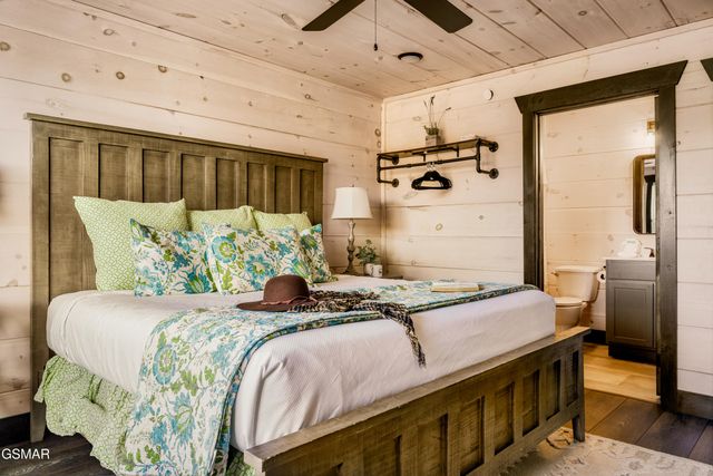 3037 Ridge Top Resort Way, Pigeon Forge, TN 37863