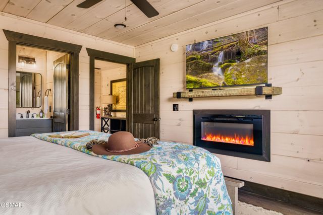 3037 Ridge Top Resort Way, Pigeon Forge, TN 37863