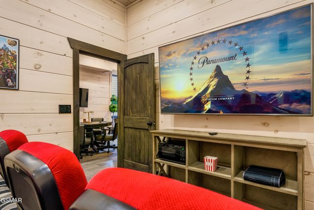 3037 Ridge Top Resort Way, Pigeon Forge, TN 37863