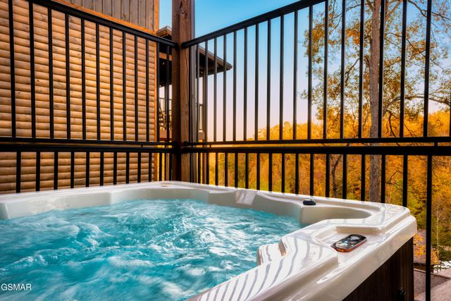 3037 Ridge Top Resort Way, Pigeon Forge, TN 37863