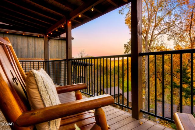 3037 Ridge Top Resort Way, Pigeon Forge, TN 37863