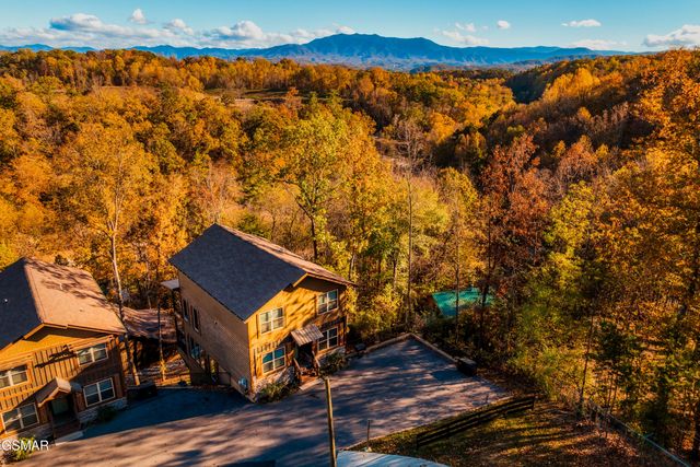 3037 Ridge Top Resort Way, Pigeon Forge, TN 37863