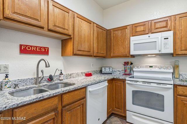 679 W Sunlight Lane, Tucson, AZ 85704