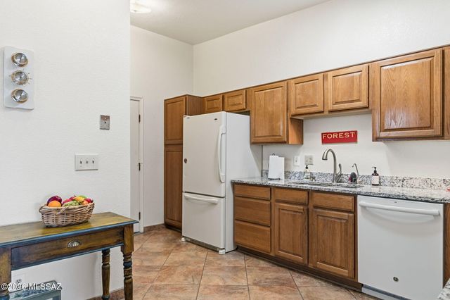 679 W Sunlight Lane, Tucson, AZ 85704