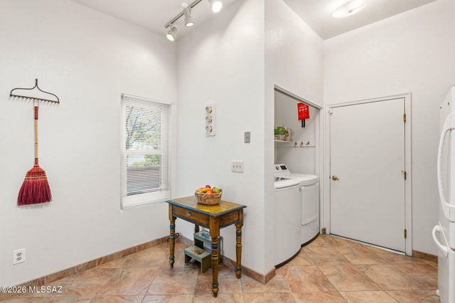 679 W Sunlight Lane, Tucson, AZ 85704