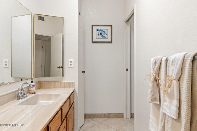 679 W Sunlight Lane, Tucson, AZ 85704