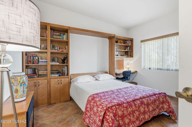 679 W Sunlight Lane, Tucson, AZ 85704