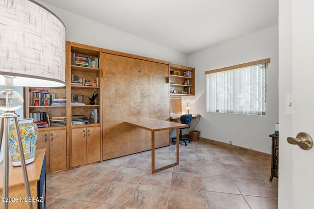 679 W Sunlight Lane, Tucson, AZ 85704