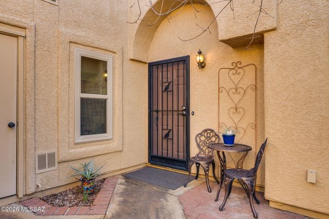 679 W Sunlight Lane, Tucson, AZ 85704