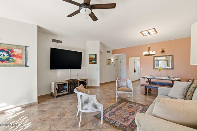 679 W Sunlight Lane, Tucson, AZ 85704