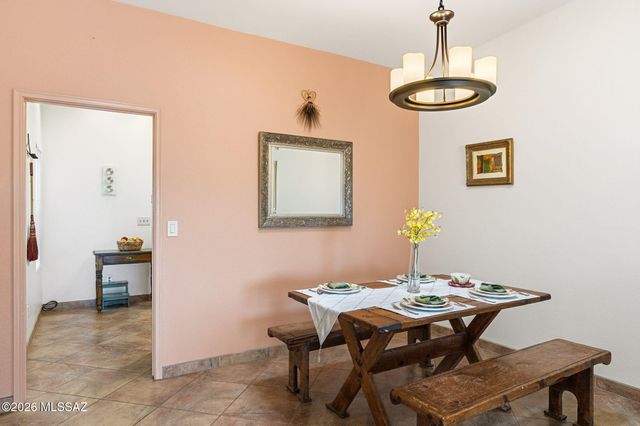 679 W Sunlight Lane, Tucson, AZ 85704