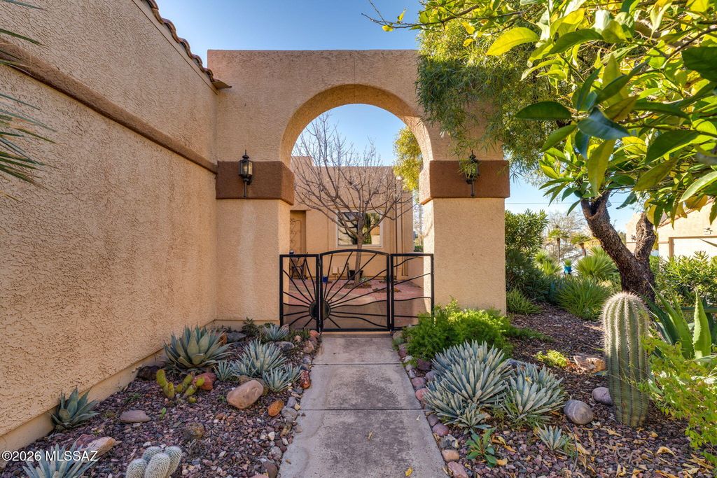 679 W Sunlight Lane, Tucson, AZ 85704