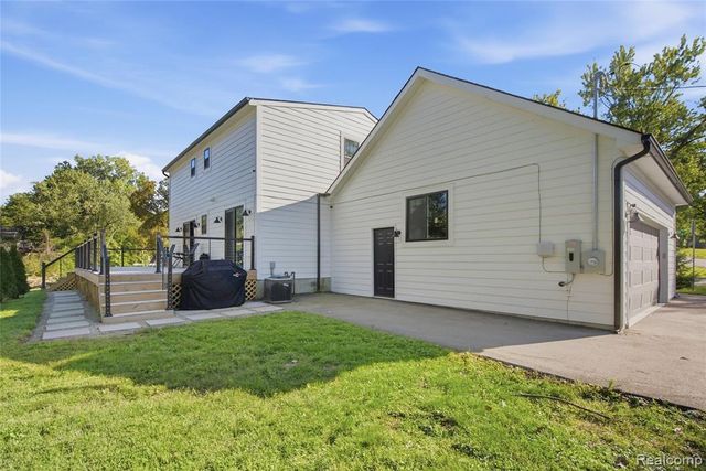 5150 Cheyenne Avenue, Waterford, MI 48327
