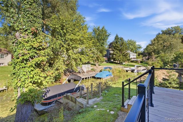 5150 Cheyenne Avenue, Waterford, MI 48327