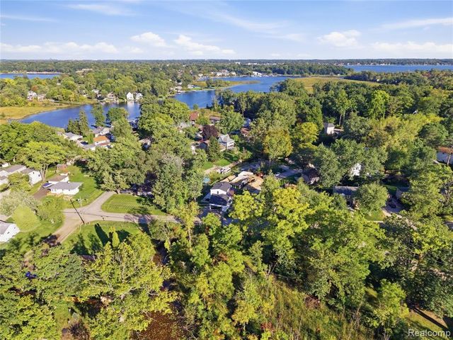 5150 Cheyenne Avenue, Waterford, MI 48327
