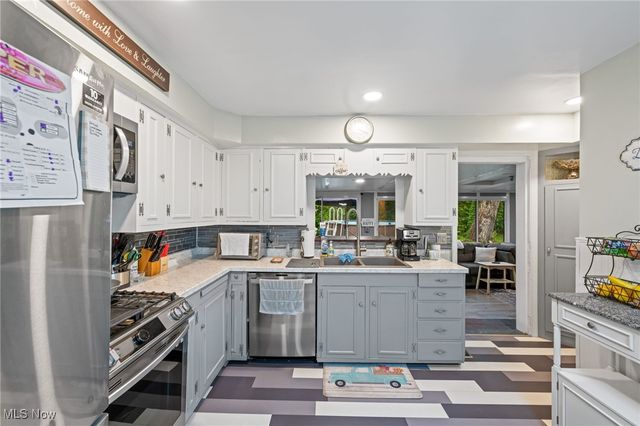 8902 Taylor May Road, Chagrin Falls, OH 44023