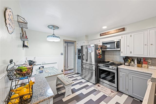 8902 Taylor May Road, Chagrin Falls, OH 44023