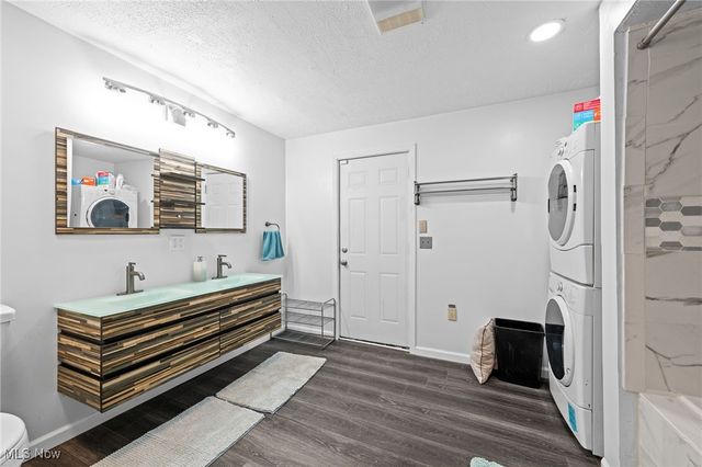 8902 Taylor May Road, Chagrin Falls, OH 44023