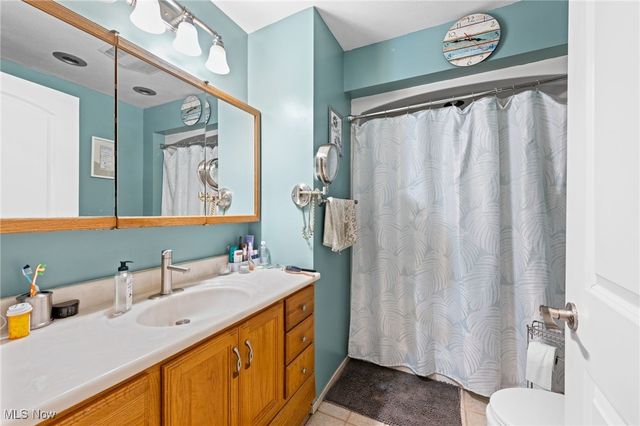 8902 Taylor May Road, Chagrin Falls, OH 44023