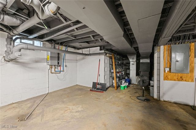 8902 Taylor May Road, Chagrin Falls, OH 44023