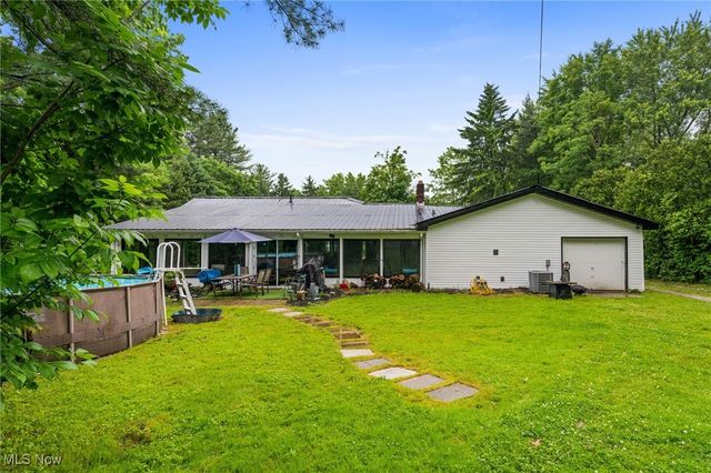 8902 Taylor May Road, Chagrin Falls, OH 44023