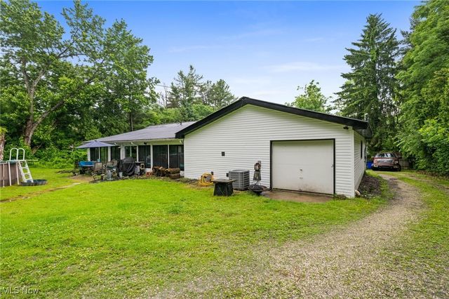 8902 Taylor May Road, Chagrin Falls, OH 44023