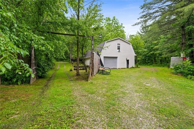 8902 Taylor May Road, Chagrin Falls, OH 44023