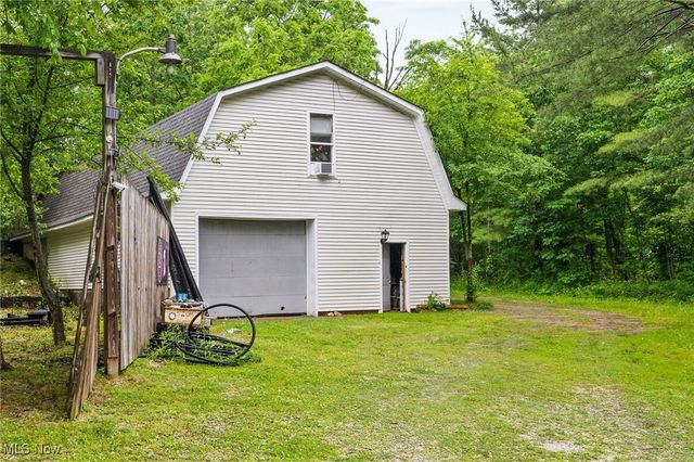 8902 Taylor May Road, Chagrin Falls, OH 44023