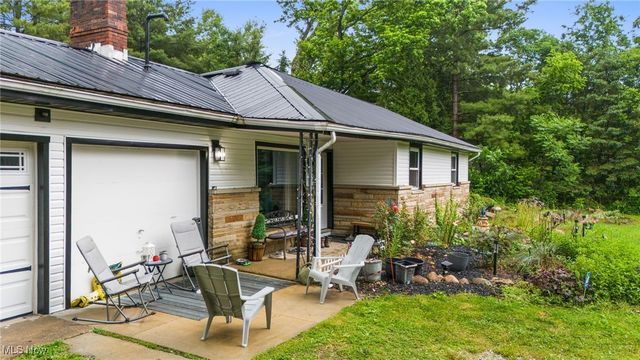 8902 Taylor May Road, Chagrin Falls, OH 44023