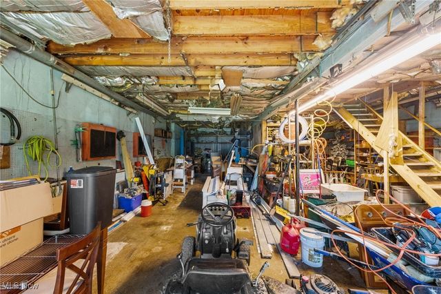 8902 Taylor May Road, Chagrin Falls, OH 44023