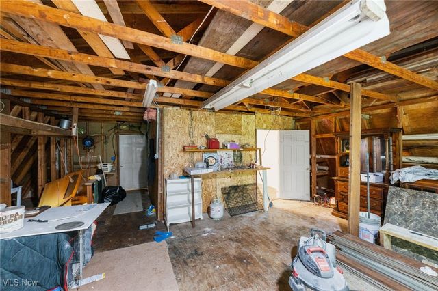 8902 Taylor May Road, Chagrin Falls, OH 44023