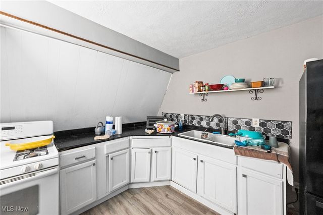 8902 Taylor May Road, Chagrin Falls, OH 44023