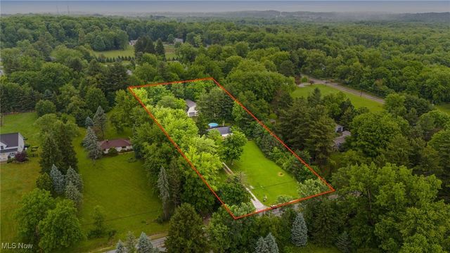 8902 Taylor May Road, Chagrin Falls, OH 44023