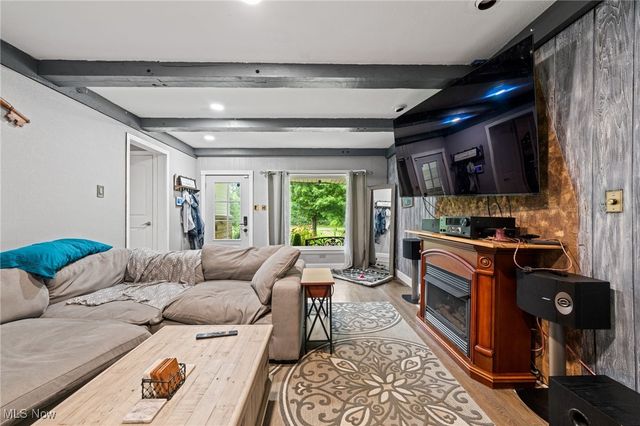 8902 Taylor May Road, Chagrin Falls, OH 44023