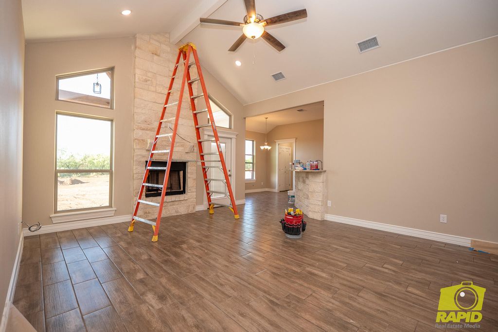 Image 7 of property listing at 9723 Jaguar Trail, San Angelo, TX 76901