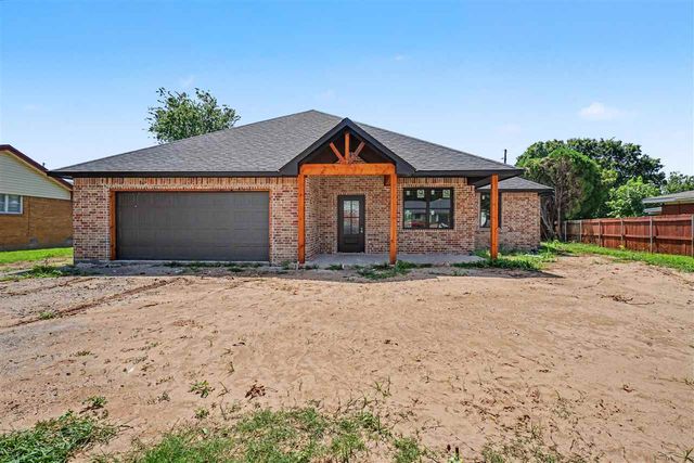 1318 SE Barclay Rd, Lawton, OK 73501
