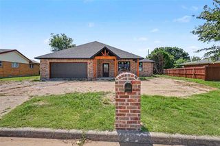 1318 SE Barclay Rd, Lawton, OK 73501