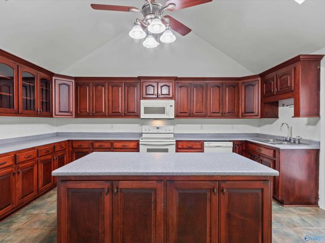 16805 Georgie Edith Lane, Athens, AL 35613